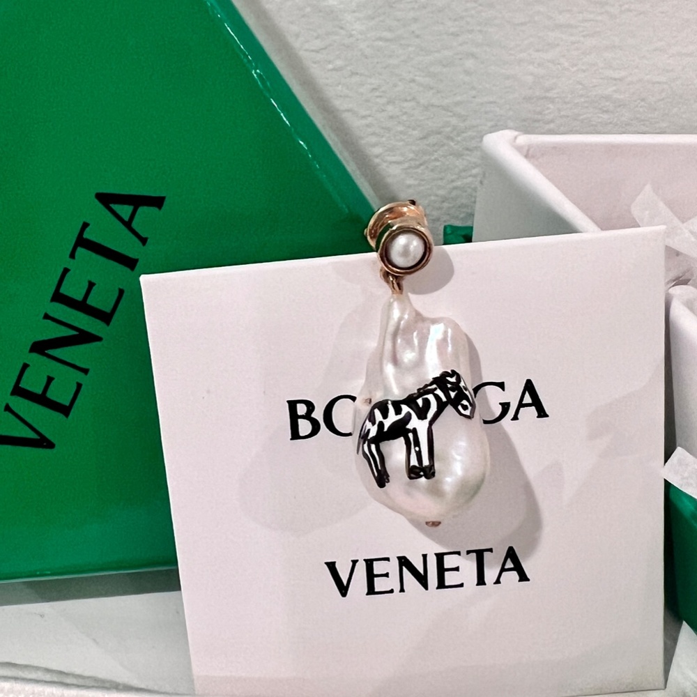 Bottega Veneta Zebra Pearl Drop Earring (Single)